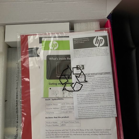 HP 8 inch Digital Picture Solid Wood Frame with 4 Double Mats DF820B4 - Picture 7 of 11